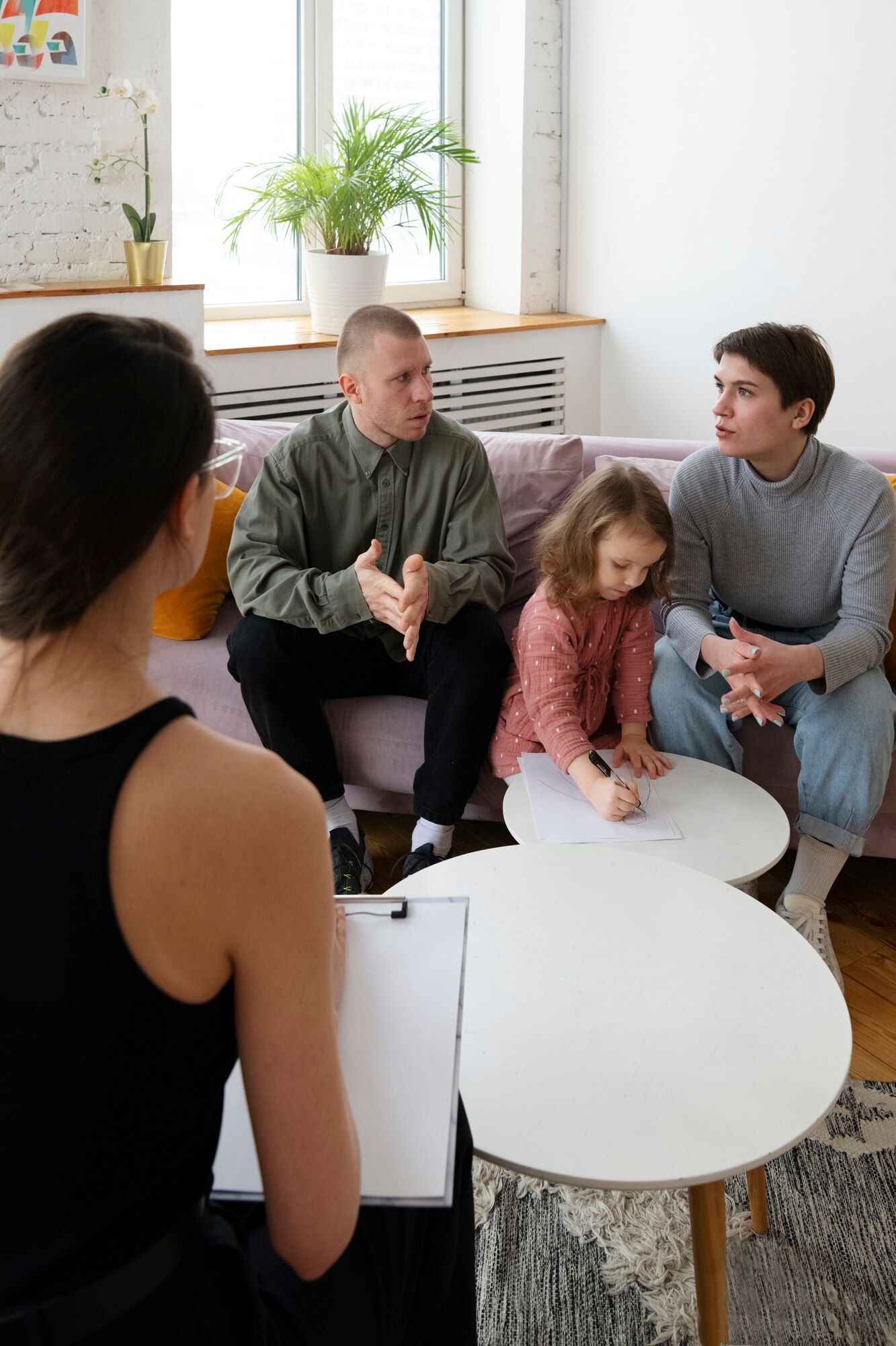 padres-e-hijos-haciendo-terapia_23-2149305210